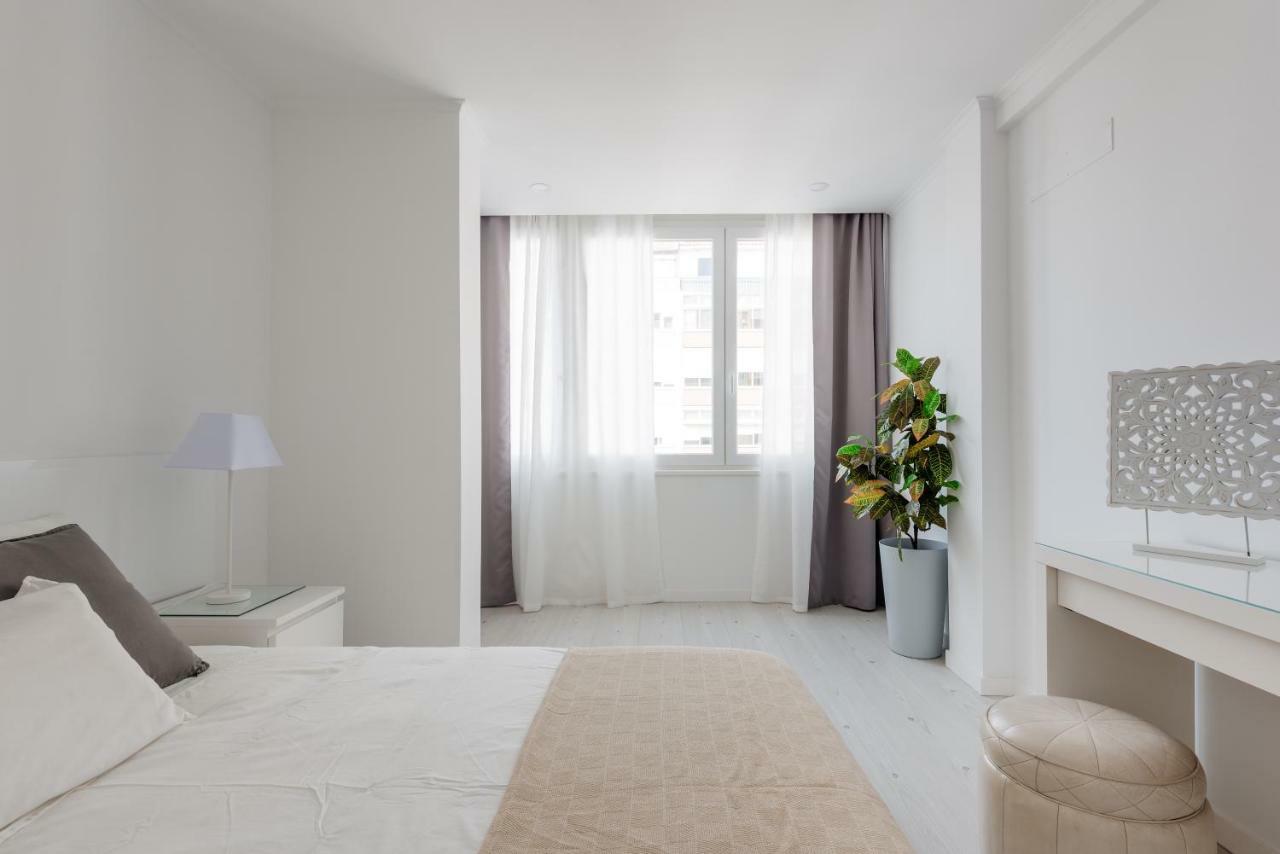 Light-Filled, Fully Renovated Apt Near Belem, By Timecooler Lisbon Exterior photo