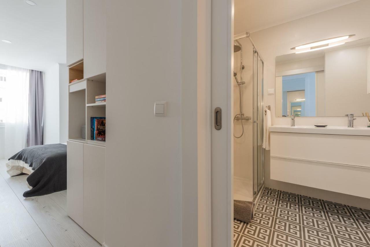 Light-Filled, Fully Renovated Apt Near Belem, By Timecooler Lisbon Exterior photo